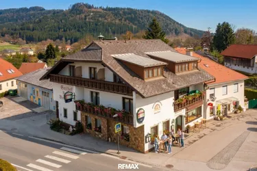 Traditionsgasthaus „Platzschmied“ – Gaststätte mit 7 Fremdenzimmern und Betreiberwohnung.