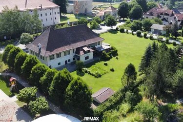 Vielseitige Gewerbeliegenschaft in idyllischer Lage
