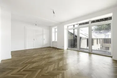 4-Zimmer-Erstbezug mit Balkon im Luxus-Altbau!