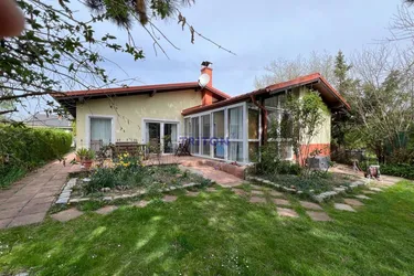 Ferienhaus mit Wintergarten und privatem Seezugang