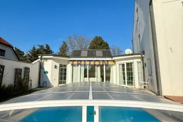 Luxusimmobilie mit Pool zum Verkaufen