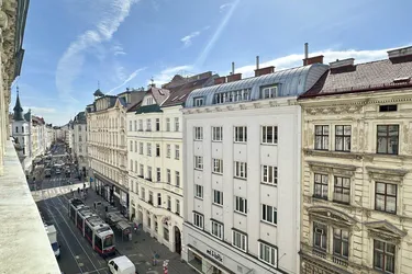 With Video! 1 to 6 months rental period! Beautiful furnished 3-room apartment in prime location!