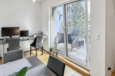 Hofseitige 2-Zimmer Wohnung mit Loggia | Thaliastraße | Billa im Haus | 4. Liftstock