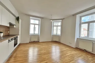 Charmante Eckwohnung im sanierten Altbau mit hervorragender Infrastruktur