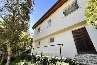Haus mit Potenzial in Kierling – Ruheoase mit Garten, Pool &amp; Wintergarten