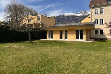 Praxis oder Büro mit großem Garten zu vermieten! Lienz in zentraler aber ruhiger Sonnenlage!
