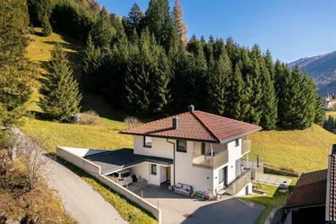 Neuwertiges Wohnhaus mit Einliegerwohnung und Pool in den Osttiroler Bergen zu verkaufen!