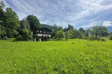 Grundstücke mit viel Potential und zwei Altbeständen!