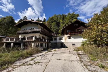 Grundstück mit Altbeständen nähe Lienz - an der B100 Richtung Südtirol zu verkaufen!