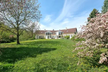 Imposante Villa in wertvoller Lage an der österreichischen Grenze, auf 6000m² Traumgrundstück