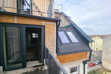 1160 WIEN: DACHGESCHOSS-PROJEKT MIT 7 EINHEITEN - ROHBAU MIT HOHEM UPSIDE