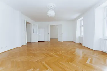 Zum Verkauf gelangt diese wunderschöne 4 Zimmer Altbauwohnung in bester Lage