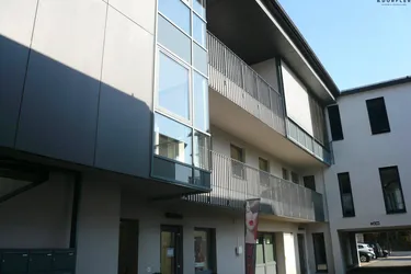 Modernes Büro im Zentrum mit Loggia und PKW-Stellplatz