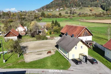 Leben auf dem Land: Modernisiertes Bauernhaus mit Reiterhof und 3.200 m² Grund