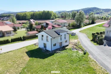 Erstbezug: Schlüsselfertiges Traumhaus in nachhaltiger Holzriegelbauweise