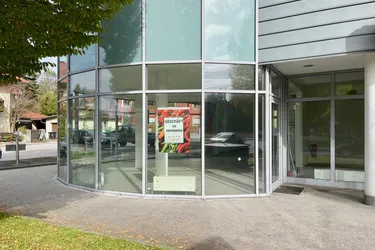 Expose Aignerstraße, großzügiges helles Geschäft in super Frequenzlage, Parkplätze vor der Türe