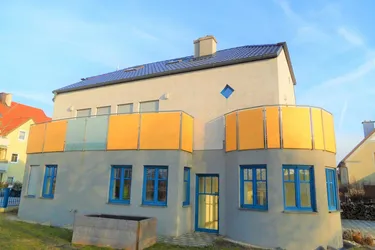 Expose MIETHAUS mit 6 ZIMMER. DOPPELGARAGE, WOHNKELLER, SCHWEDENOFEN, EIGENGARTEN, mit BLICK zur BURG KREUZENSTEIN