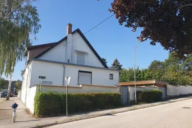 Expose Einfamilienhaus mit großem Grundstück - Unverbauter Seeblick in Top-Lage