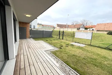 Expose Neuwertige 3-Zimmer-Wohnung mit Garten, Terrasse &amp; Stellplatzmöglichkeit in Neusiedl an der Zaya!