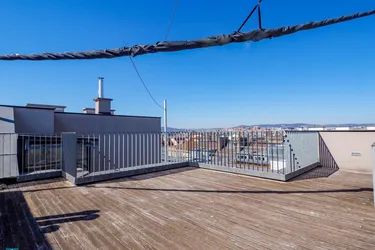 Urbaner Wohntraum mit Weitblick – Stilvolle 3-Zimmer-DG-Wohnung mit großer Dachterrasse
