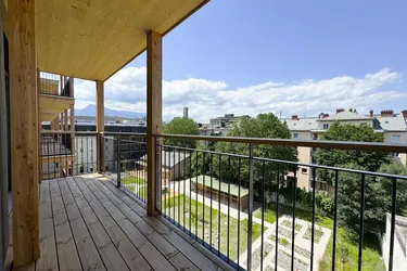 2 - ZIMMER MIT BALKONALTSTADTNÄHEERSTBEZUG!