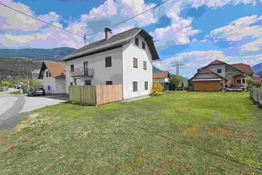 Viel Platz &amp; Möglichkeiten: Wohnhaus mit Werkstätten und großem Grundstück