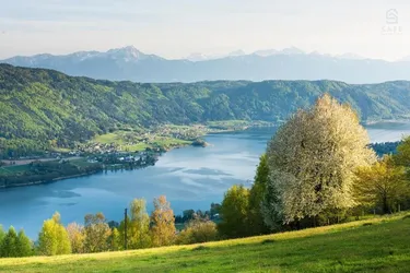 Expose **Wunderschönes Zweifamilienhaus mit unverbaubarem Blick auf den Ossiacher See in Südausrichtung!!**