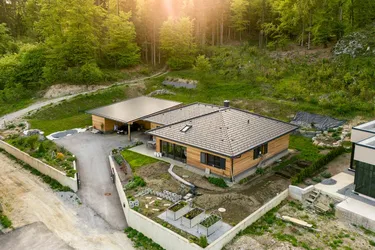 **Energieeffizienter Bungalow mit Karawankenblick und Selbstversorgergarten!!**