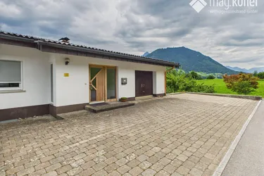 Traumhaftes Zweifamilienhaus im Sonnenparadies Göfis – Wohnen mit Weitblick auf 1.866 m² Baugrund