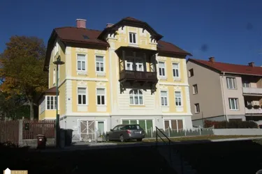 Expose Gemütliches Wohnen in historischer Villa - 4-Zimmer Dachgeschoßwohnung