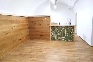 Geschäftsfläche / Ladenlokal / Büro / Studio mitten in Halleiner Altstadt