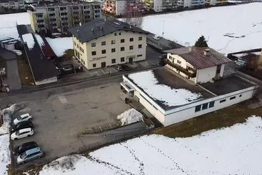 Große Gewerbe/Geschäftsfläche mit Parkplatz in zentraler Stadtlage günstig zu vermieten!