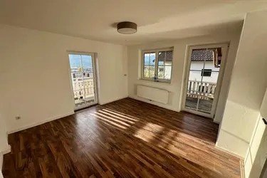 Arbeiten und Wohnen in einem! Geräumige 6 Zimmer Wohnung in Langkampfen zu vermieten!