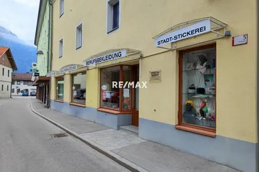 Zentrales Geschäftslokal / Büro mit charmantem Gewölbe