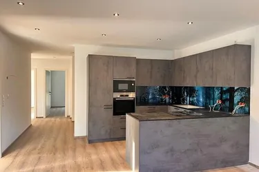 Barrierefreie 4-Zimmer-Neubauwohnung mit Lift, großem Keller und 2 PKW-Stellplätzen in ruhiger Lage
