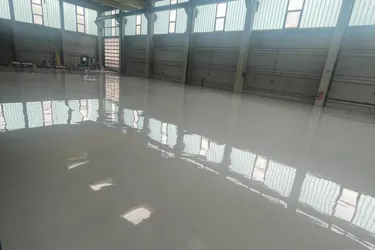 Gewerbehalle. Deckenkran. 8m Raumhöhe.