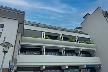 Ab Jänner 2026 verfügbar! Mitgestaltbares großzügige/s Büro/Praxis in Landeck: 364m², 8 Zimmer, Balkon &amp; Aufzug!