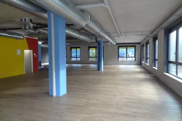 Großzügige und behindertengerecht erreichbare Büro- und Praxisfläche zwischen ca. 210m² und ca. 634m² in Frequenzlage von Wörgl zu mieten