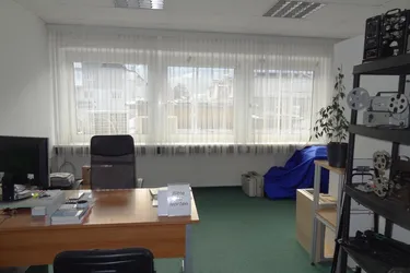 Einzelbürofläche, barrierefrei erreichbar in verkehrsgünstiger Lage von Neu-Rum zu mieten
