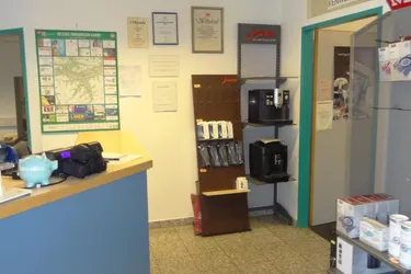 Attraktive und ebenerdig gelegene Geschäftsfläche mit Parkplätzen in Völs/CYTA-Bereich zu mieten