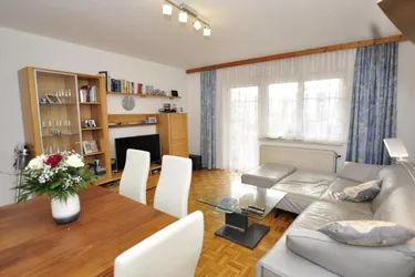 Sonnige 3-Zimmer ETW mit Loggia, Balkon und Einzelgarage
