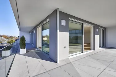 THE PENTHOUSE: Projekt "LIVING FRAMES", 158m² Wohnfläche, schöner Seeblick, Eigengarten (!)