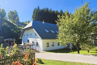 Ein Juwel, ein Sacherl des 18. Jahrhunderts – Historisches Anwesen mit modernem Wohntraum und idyllischem Grundstück!