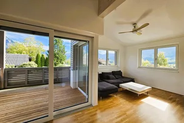 Exklusive 3-Zi.-DG-Wohnung mit Gebirgsblick in ruhiger Lage