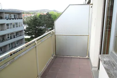 Garconniere im Dachgeschoss mit Balkon und Weitblick - Nähe Sonnbergmarkt!