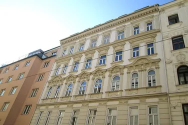 Große Wohnung im Stil-Altbau, weitgehend ruhige Lage im 1. Obergeschoss Nähe Donaukanal!