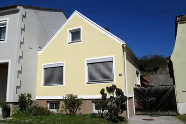 Häuschen mit Potential in Ortslage - mit Hof, Garten und Scheune!
