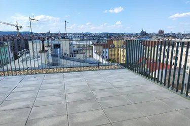 SONNIGER NEUBAU-ERSTBEZUG in Meidling! DG-Maisonette mit großer Dachterrasse auf Wohnebene und Fernblick - Top72