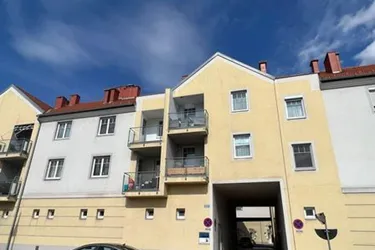 Expose ERSTBEZUG NACH SANIERUNG! Geförderte 2-Zimmer-Wohnung mit Balkon und TG-Stellplatz