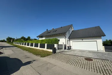 NEUBAU! Familientraum auf großem Eckgrundstück mit nur einem Nachbarn